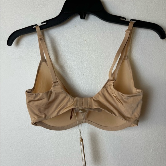 Skims Weightless SCOOP BRA - Picture 6 of 8